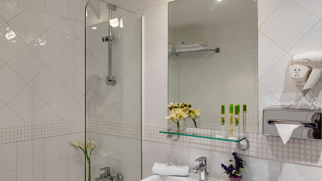 Photo of Bathroom in 9th Arrondissement