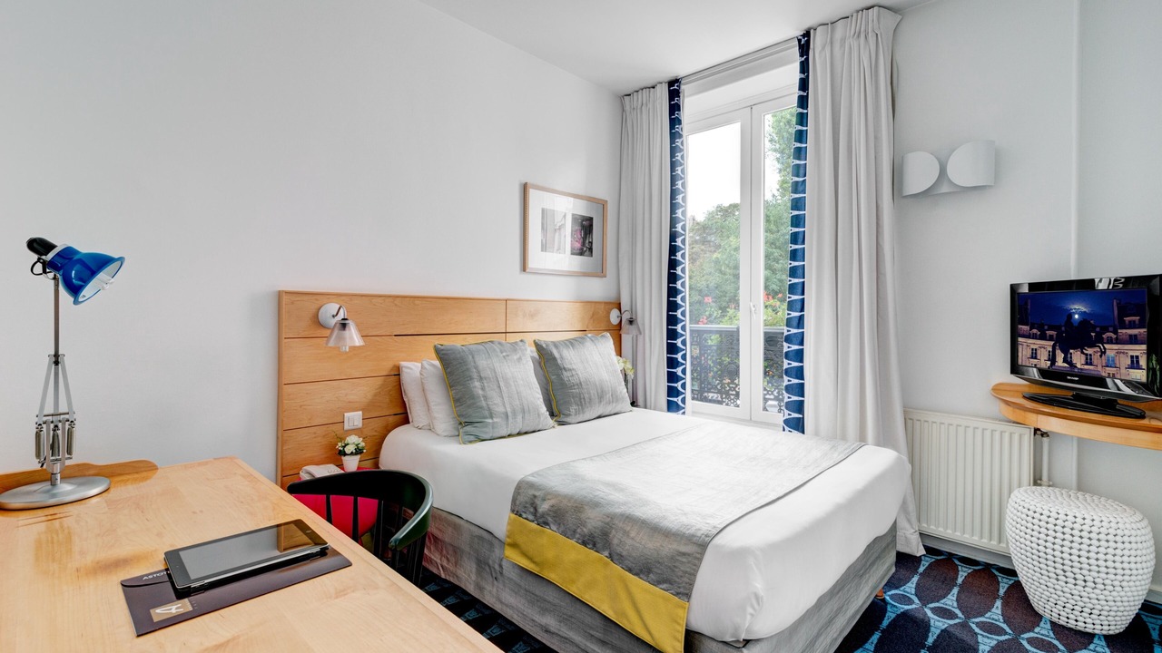 Photo of Bedroom in 9th Arrondissement