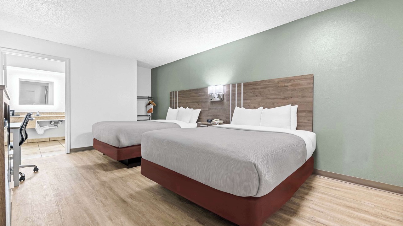 Photo of Bedroom in Plainview