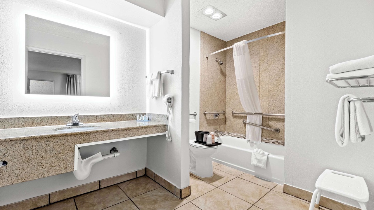 Photo of Bedroom in Plainview