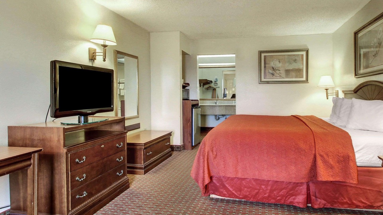 Photo of Bedroom in Clinton