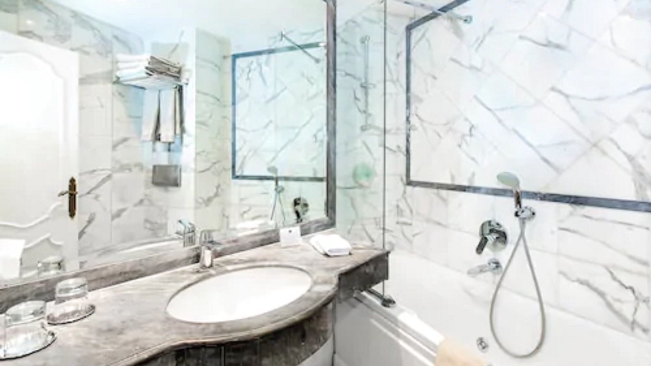 Photo of Bathroom in 16th Arrondissement