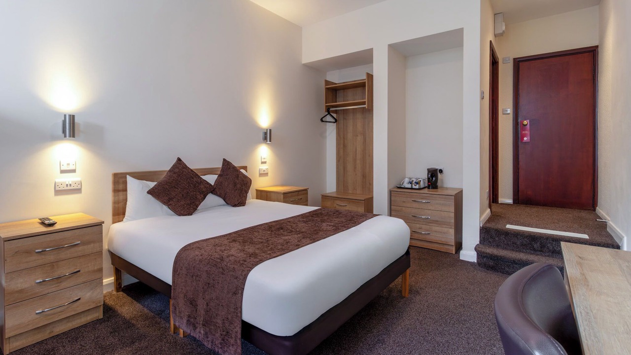 Photo of Bedroom in Horley