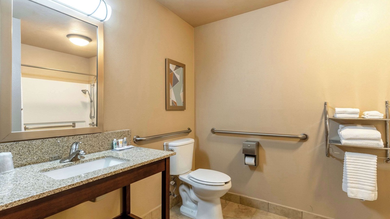 Photo of Bathroom in Dakota Ridge - Northbriar