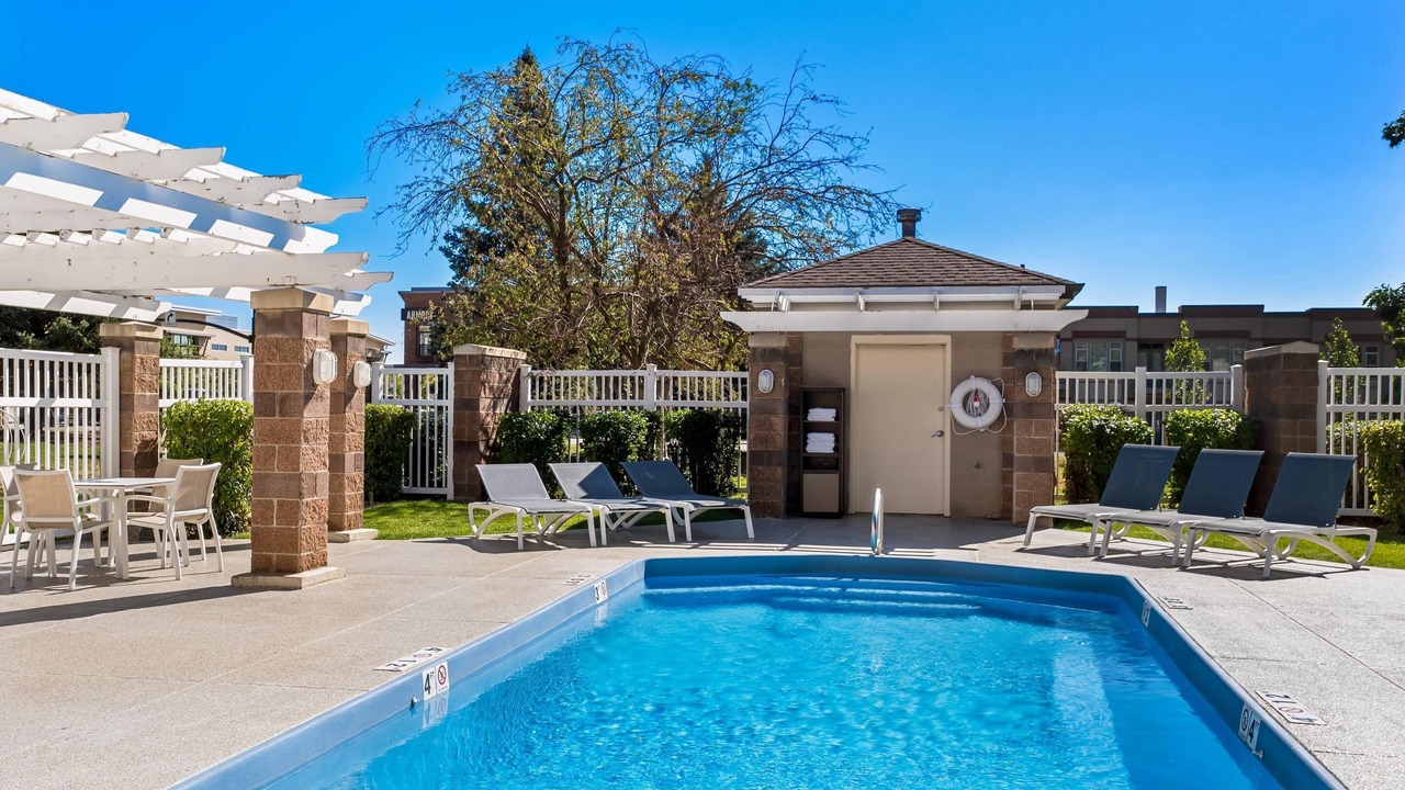 Photo of Outdoor in Dakota Ridge - Northbriar