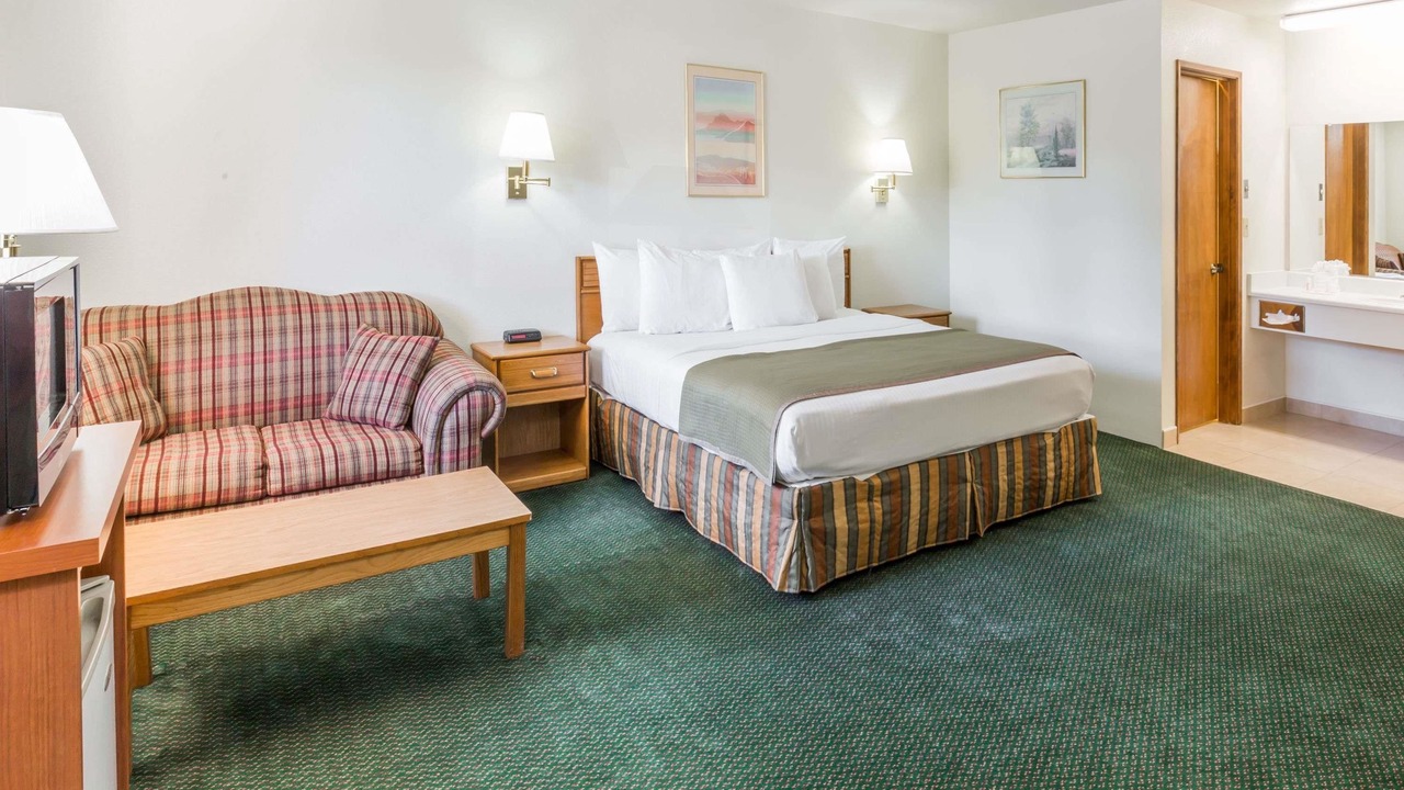Photo of Bedroom in Roseburg