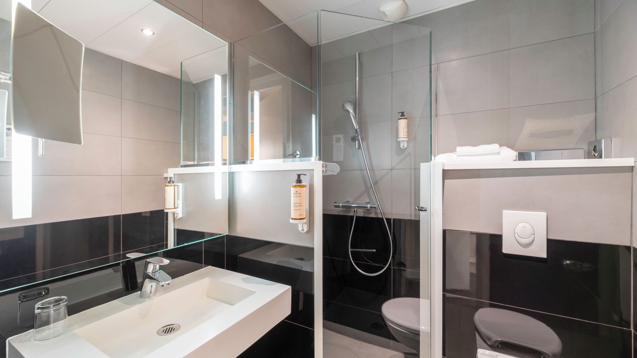 Photo of Bathroom in 2nd Arrondissement