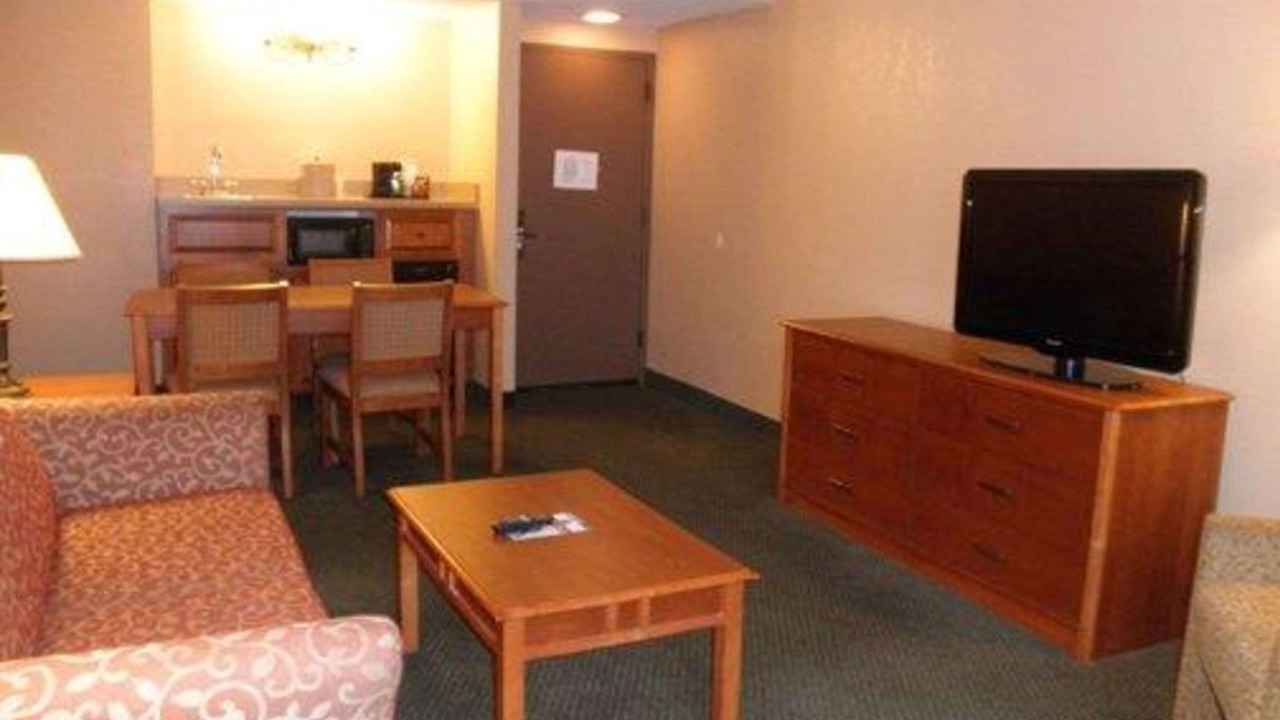 Photo of Livingroom in Airport Township