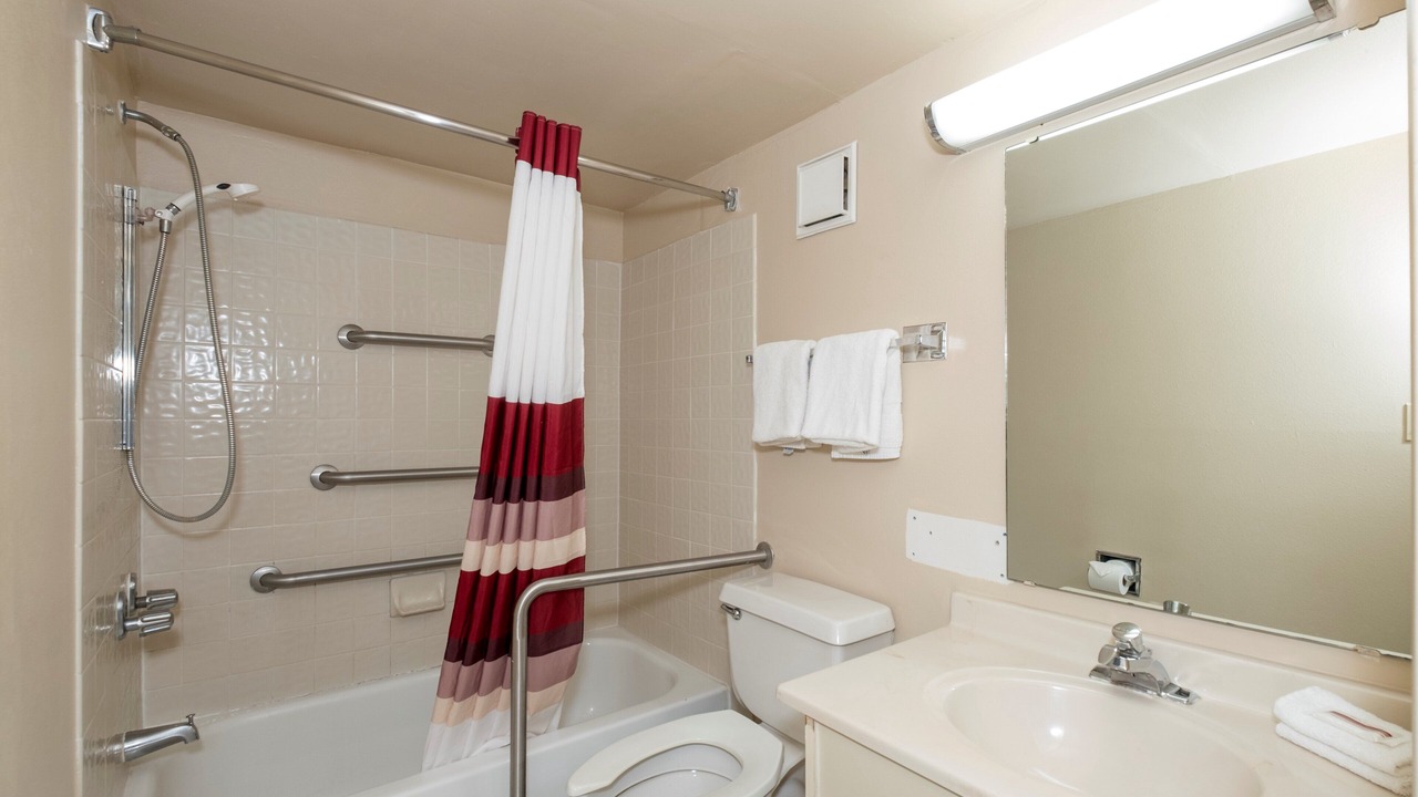 Photo of Bathroom in MacClenny