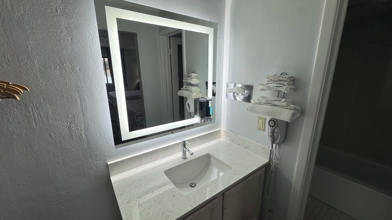 Photo of Bedroom in Elyria