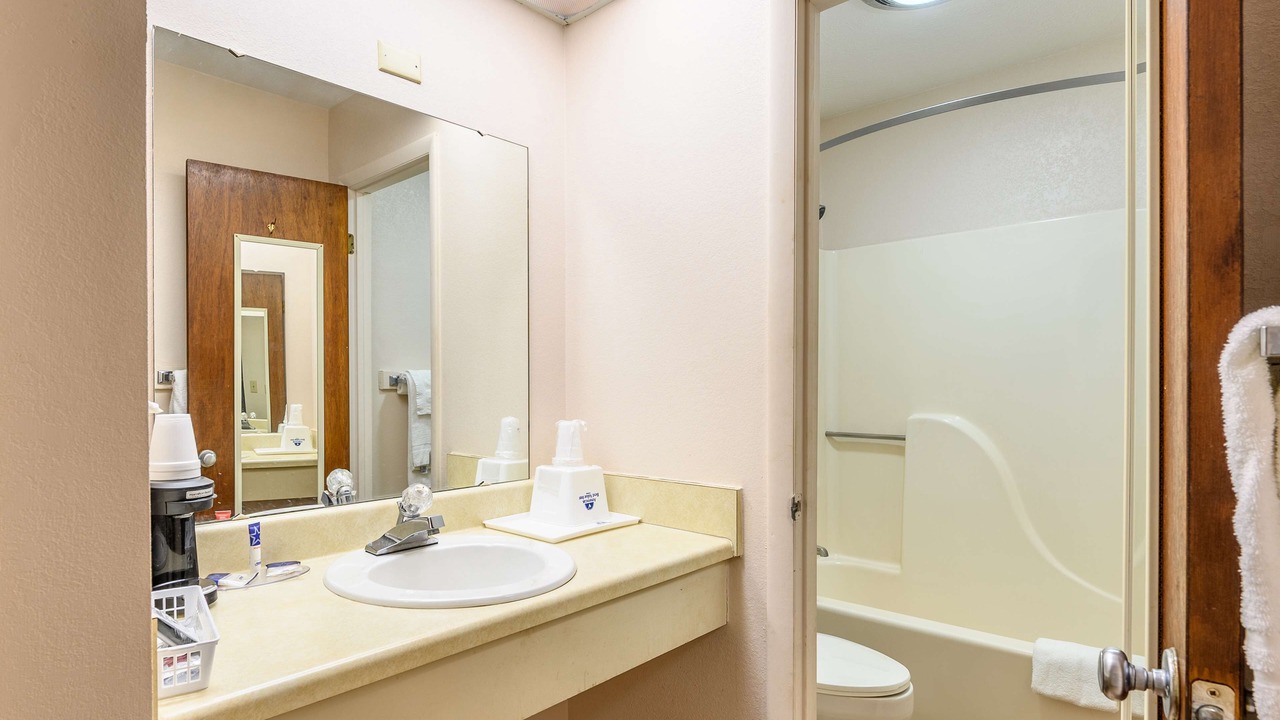 Photo of Bathroom in Heflin