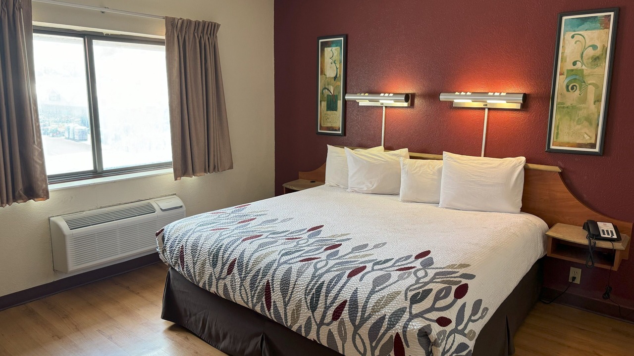 Photo of Bedroom in Elyria