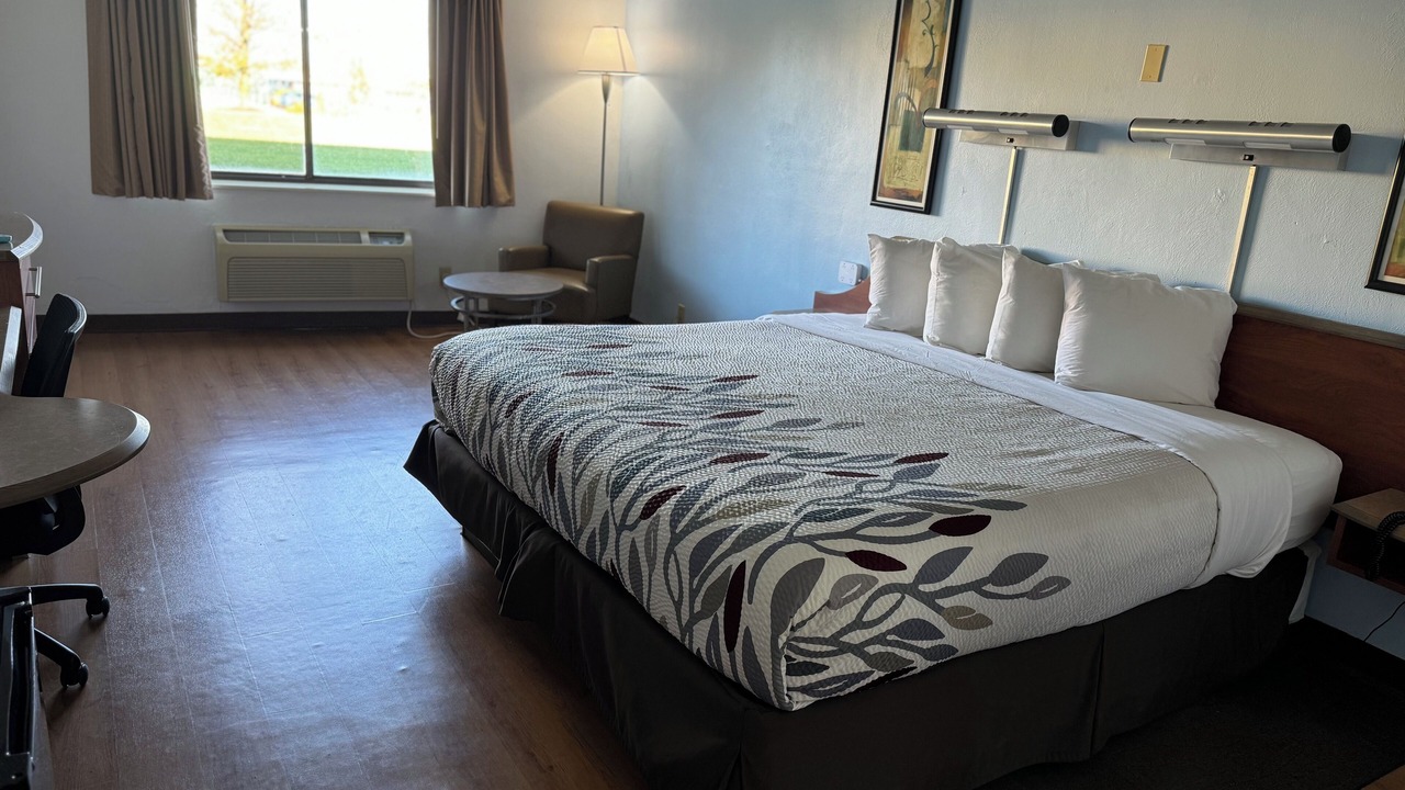 Photo of Bedroom in Elyria