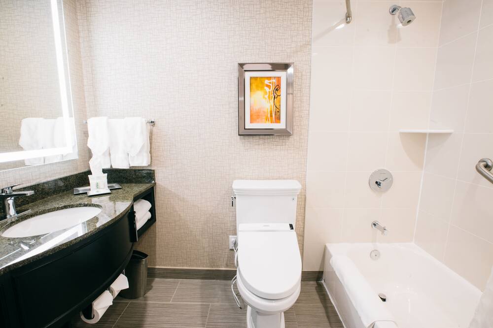 Photo of Bathroom in Iselin