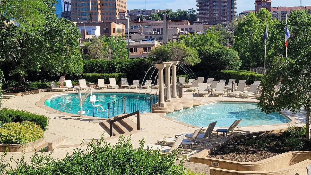 Photo of Outdoor in Country Club Plaza Area
