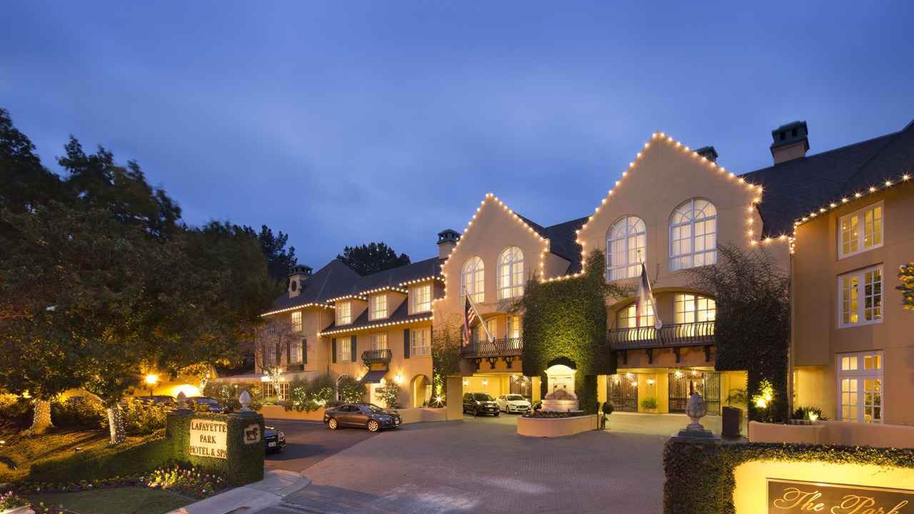 Photo of Buildings in Moraga Blvd