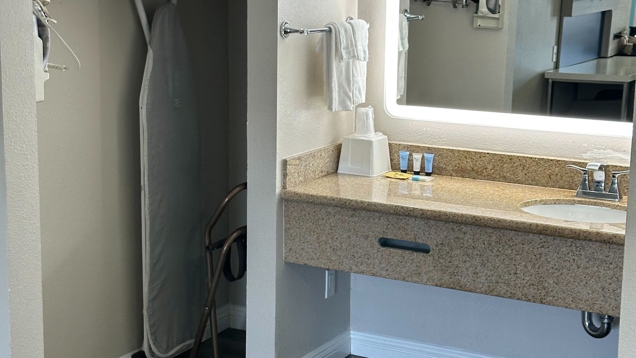 Photo of Bathroom in Manhattan Beach
