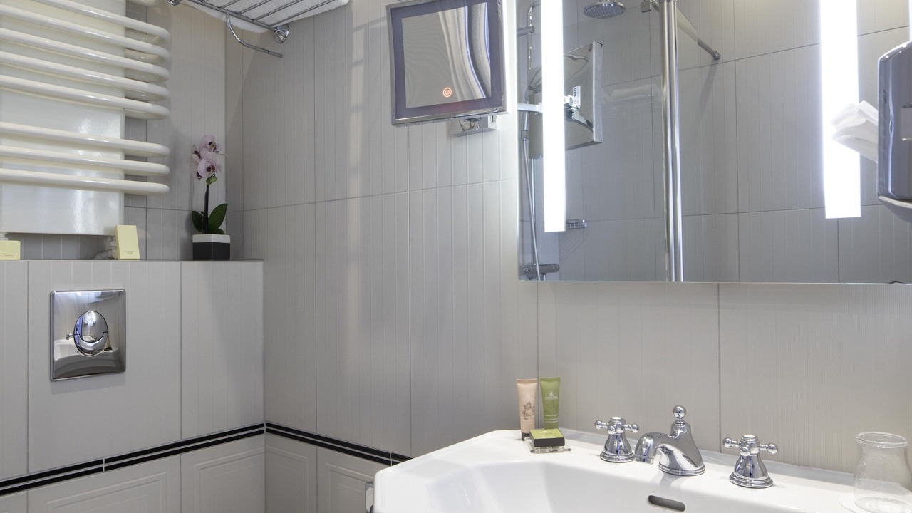 Photo of Bathroom in 8th Arrondissement