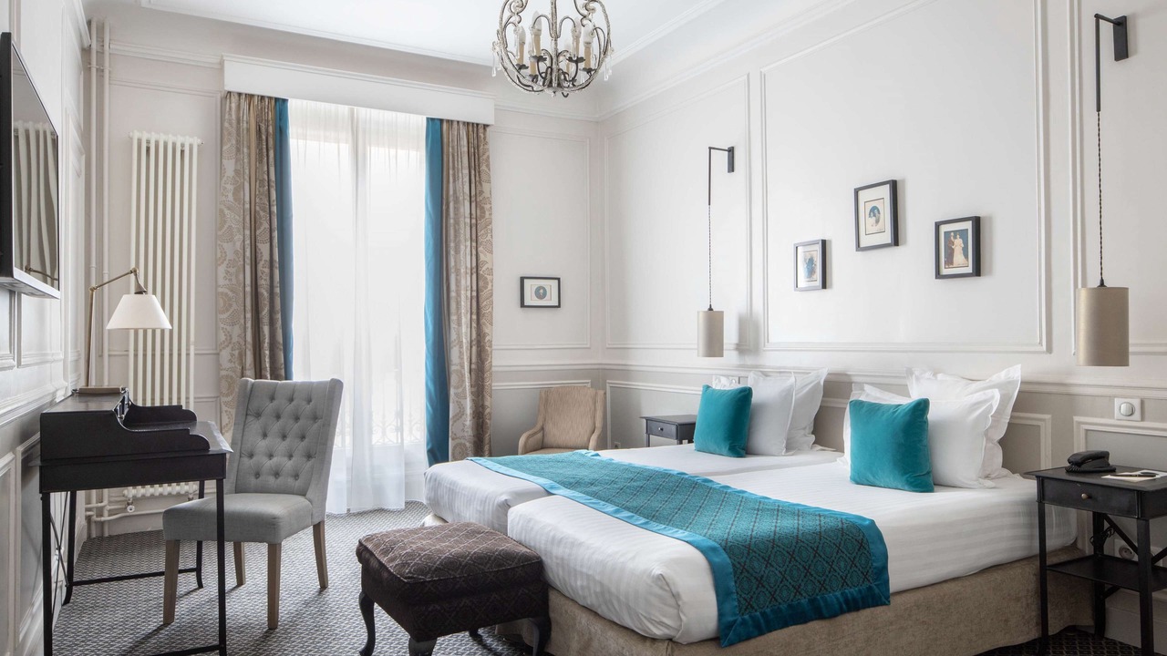 Photo of Bedroom in 8th Arrondissement