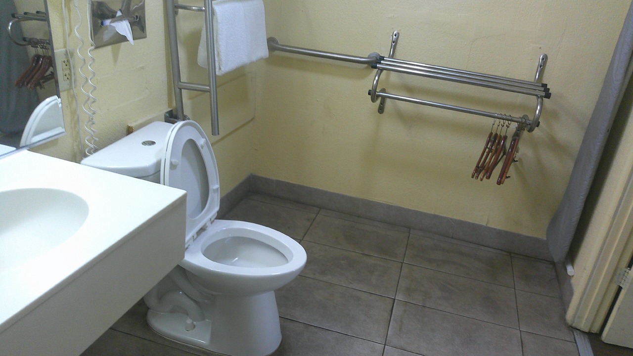 Photo of Bathroom in Coliseum Central