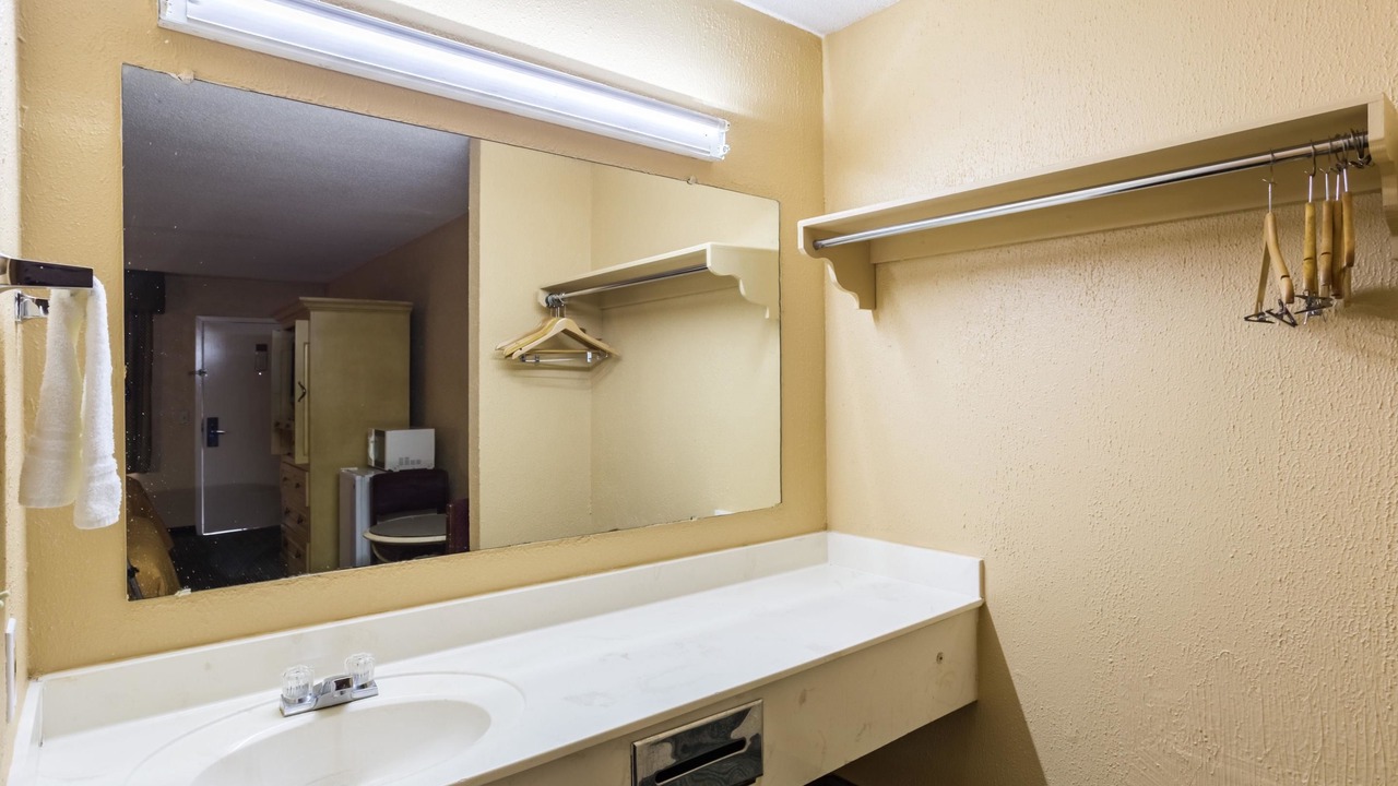 Photo of Bathroom in Hazlehurst
