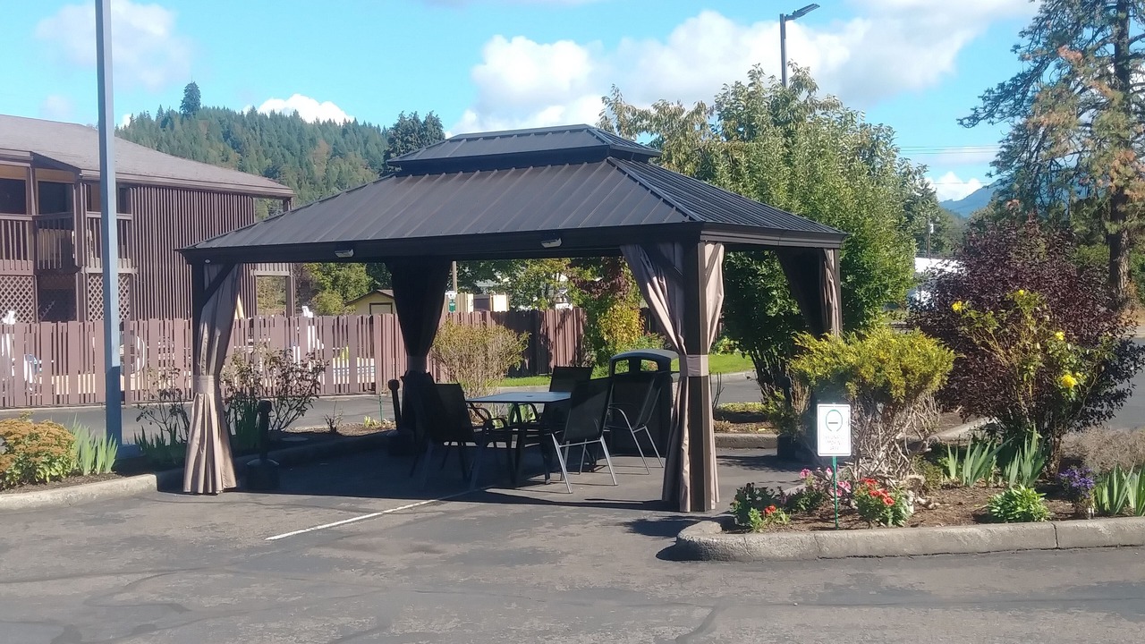 Photo of Buildings in Oakridge