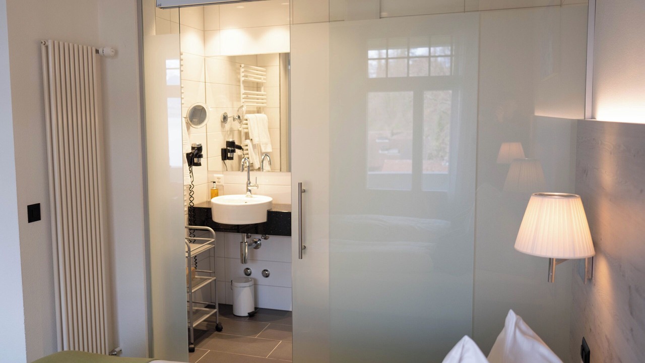 Photo of Bedroom in Hilterfingen