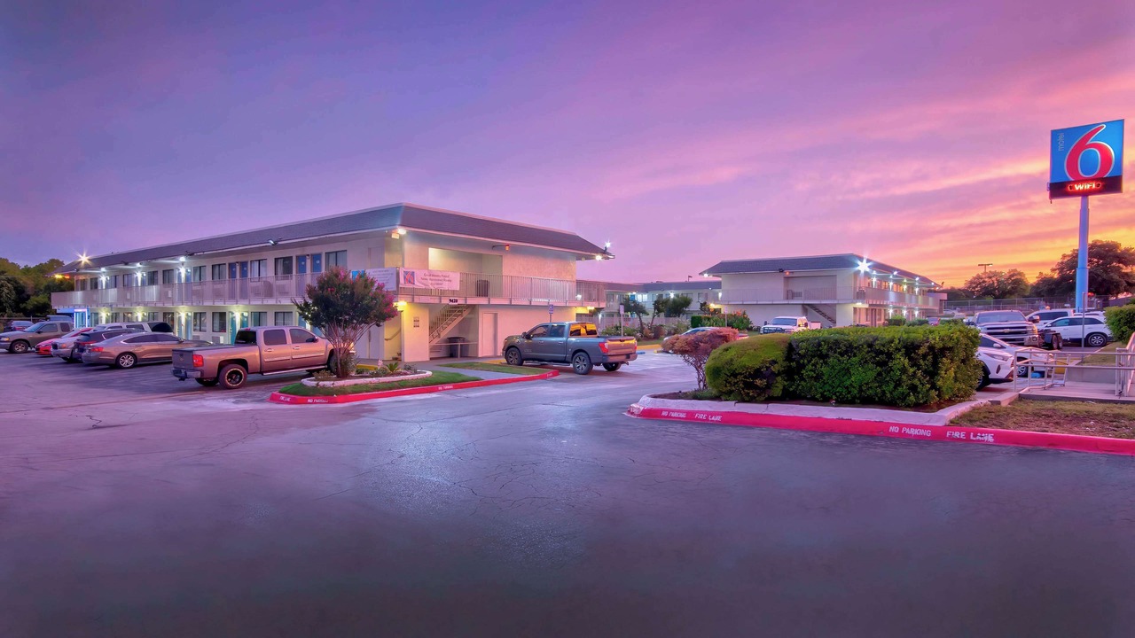 Photo of Outdoor in North Lamar