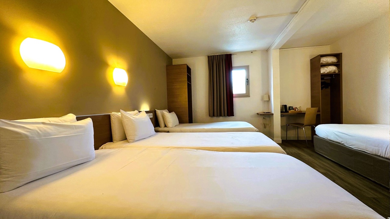 Photo of Bedroom in Le Bourget