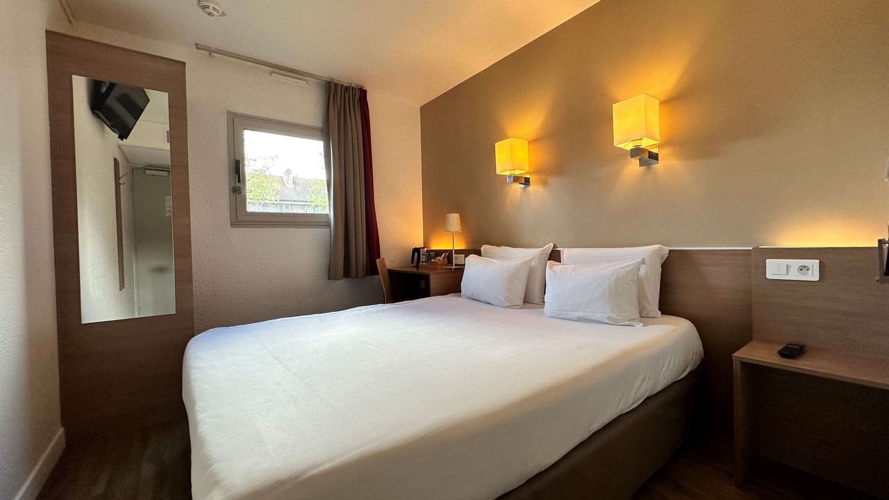 Photo of Bedroom in Le Bourget