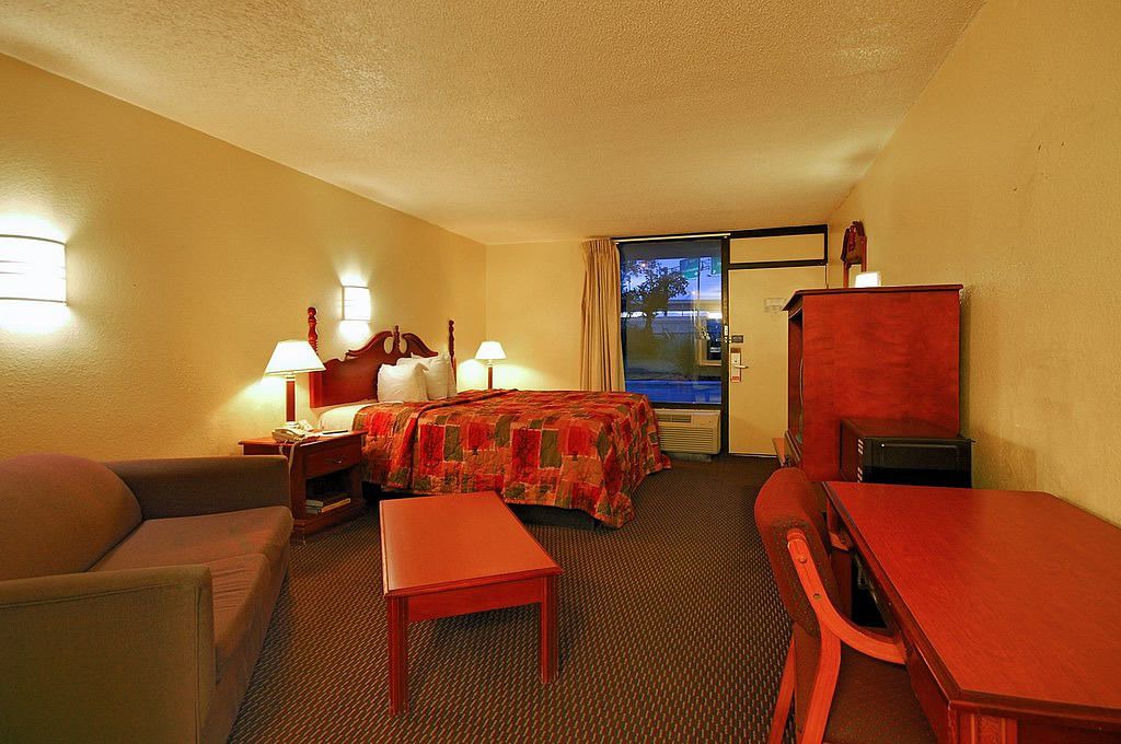 Photo of Livingroom in Ferry Pass