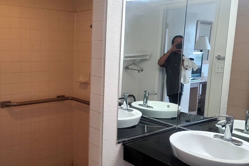 Photo of Bathroom in Deming