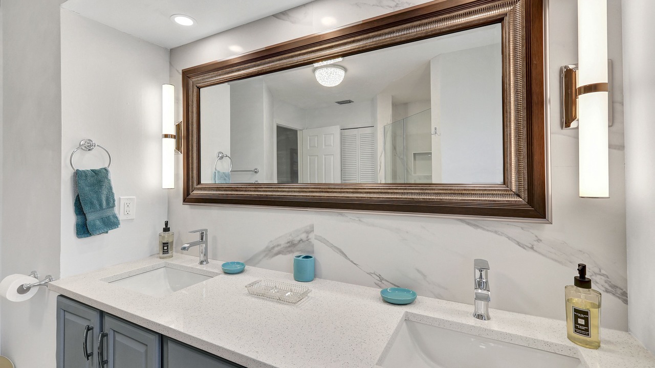 Photo of Bathroom in Caloosahatchee