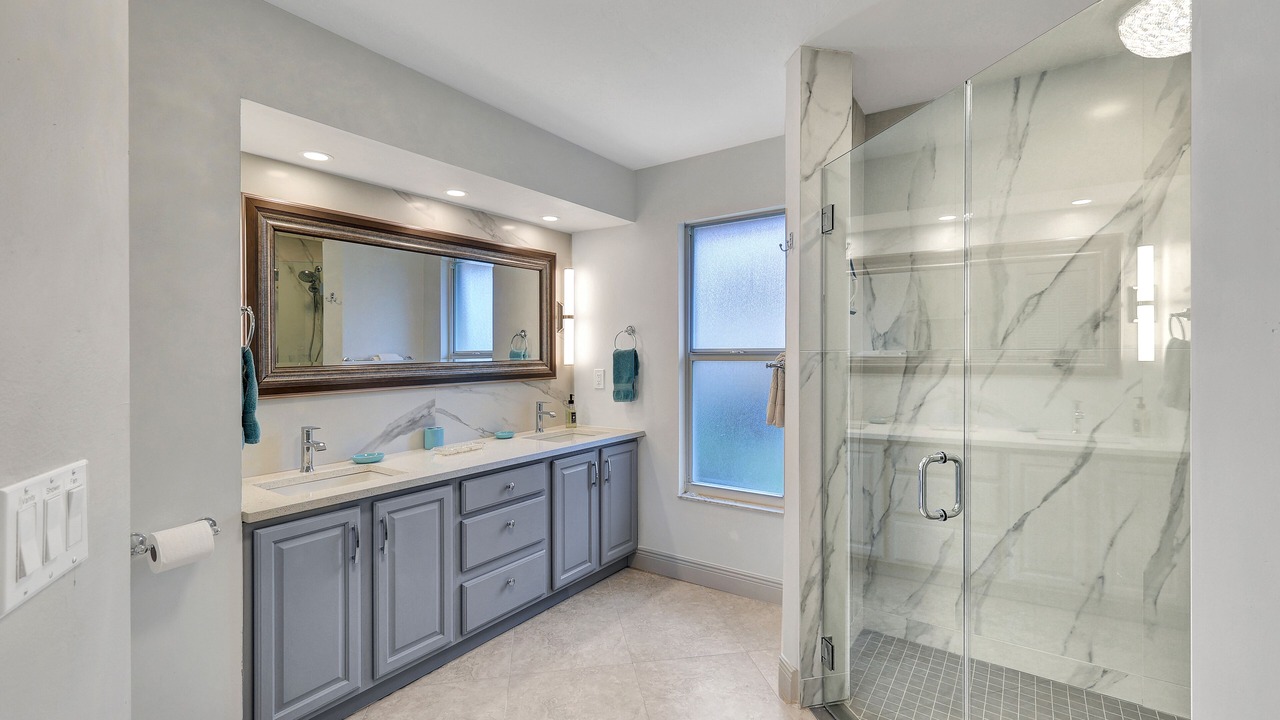 Photo of Bathroom in Caloosahatchee