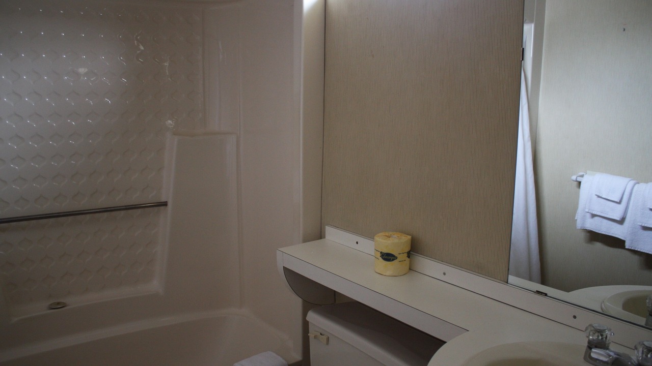 Photo of Bathroom in Saint-Hubert