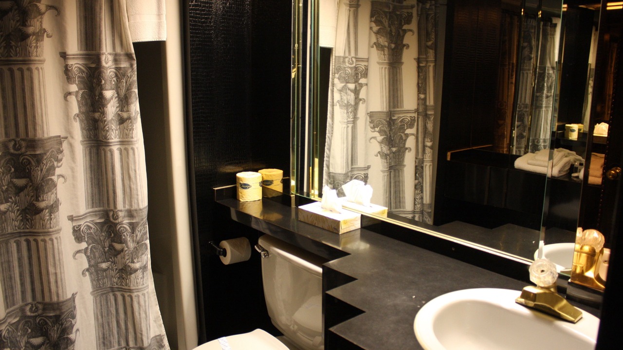 Photo of Bathroom in Saint-Hubert