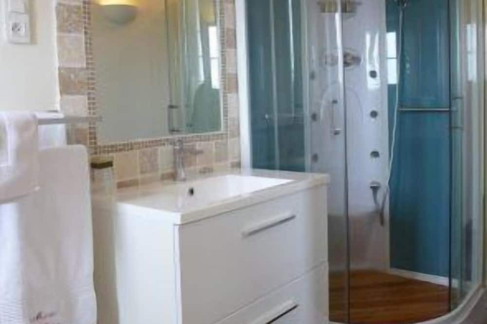 Photo of Bathroom in Saint-Mars-du-Desert