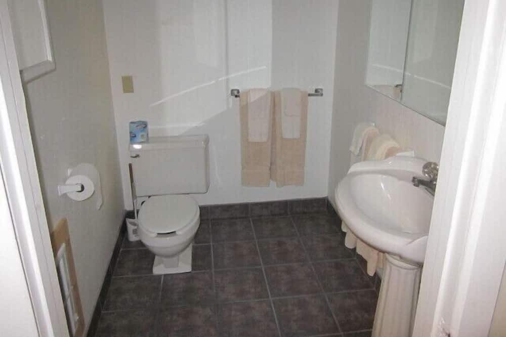 Photo of Bathroom in Mead