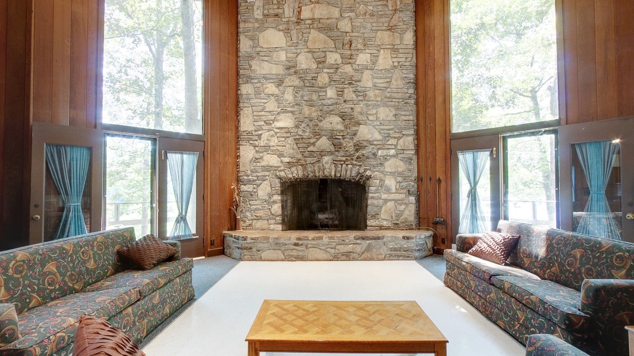 Photo of Livingroom in Hohenwald