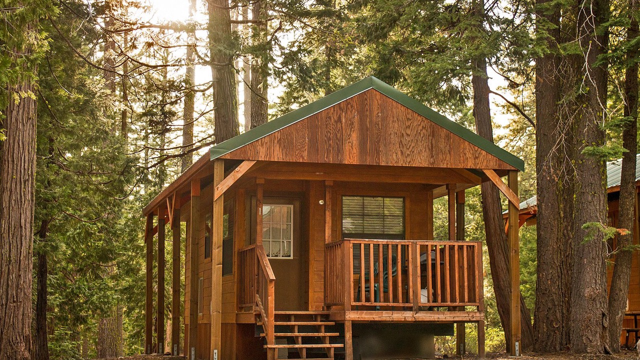 Photo of Buildings in Emigrant Gap