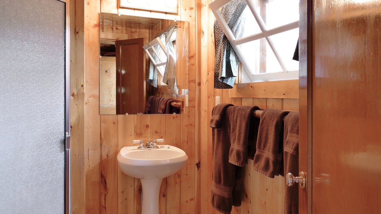 Photo of Bathroom in Wapiti