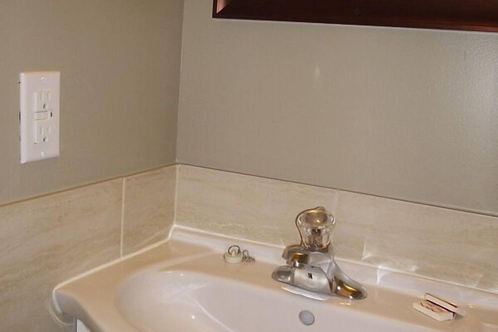 Photo of Bathroom in Humber Bay