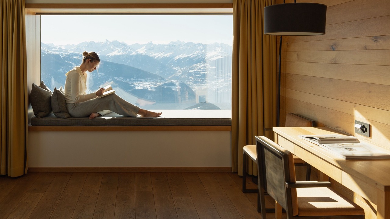Photo of Bedroom in Lens