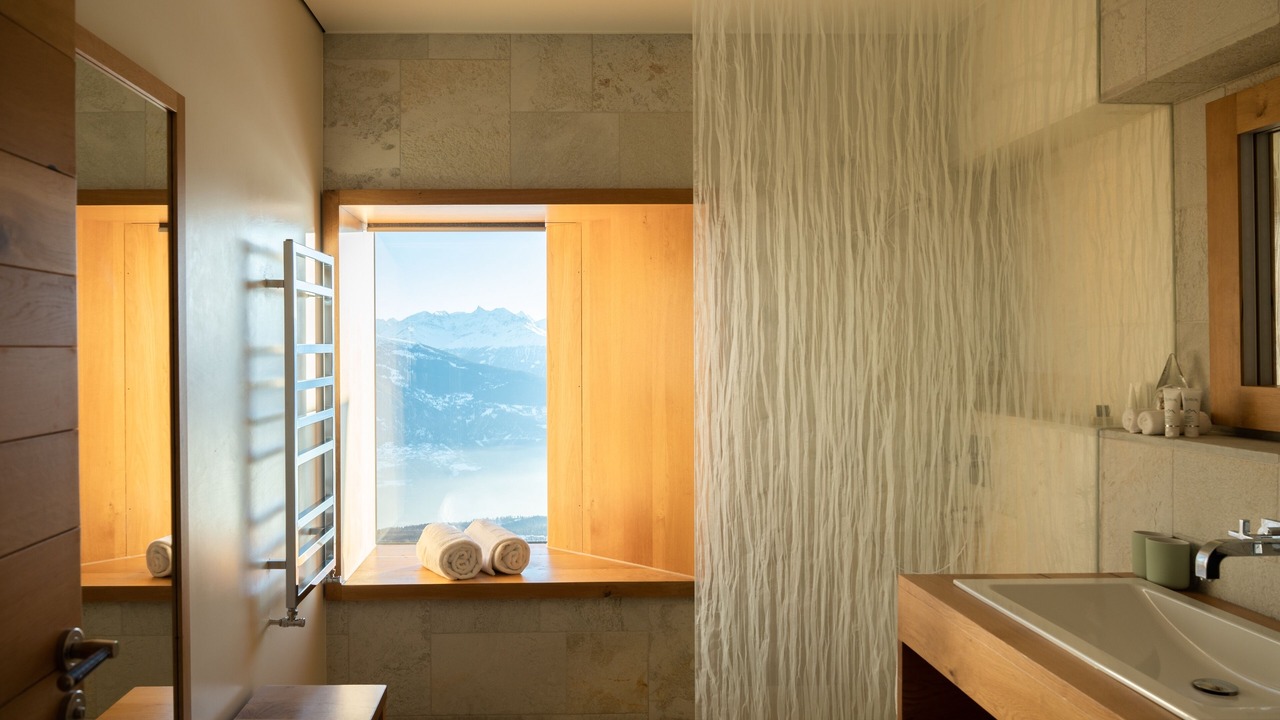 Photo of Bathroom in Lens