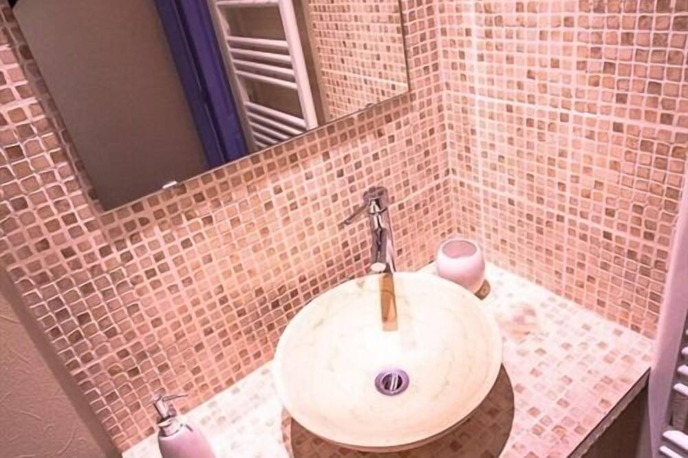 Photo of Bathroom in Calmont