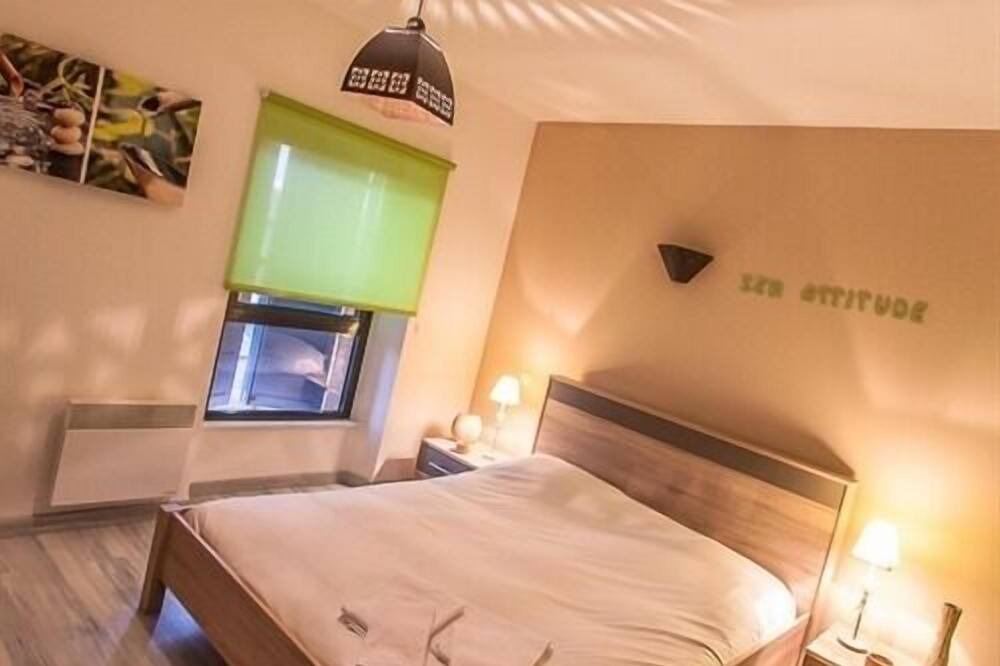 Photo of Bedroom in Calmont