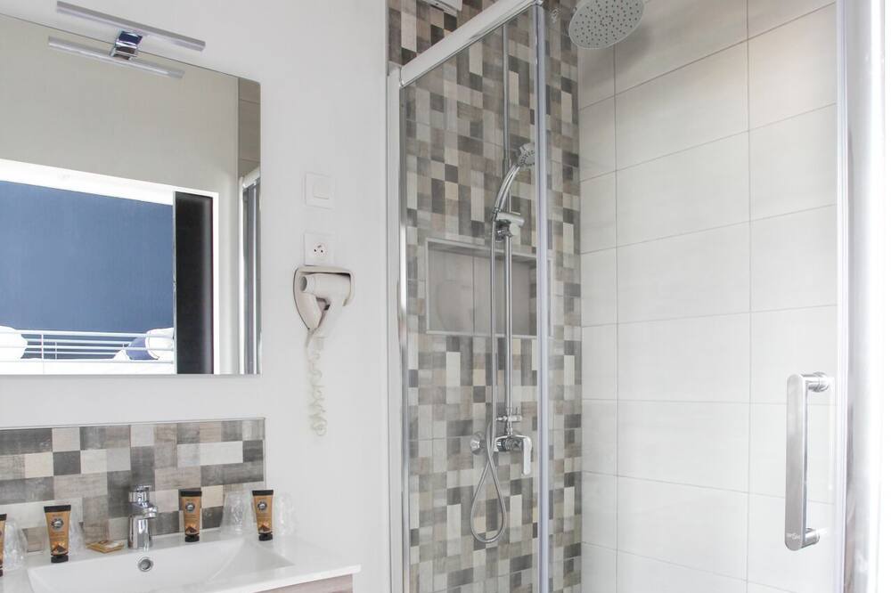 Photo of Bathroom in Matignon