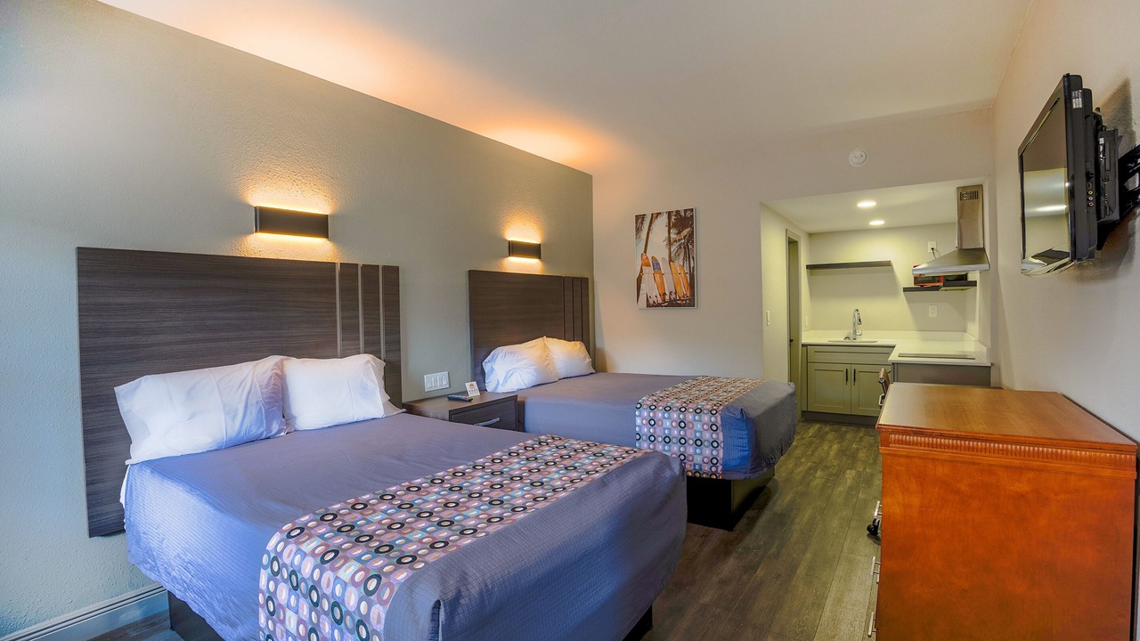 Photo of Bedroom in Le Barons Of Titusville