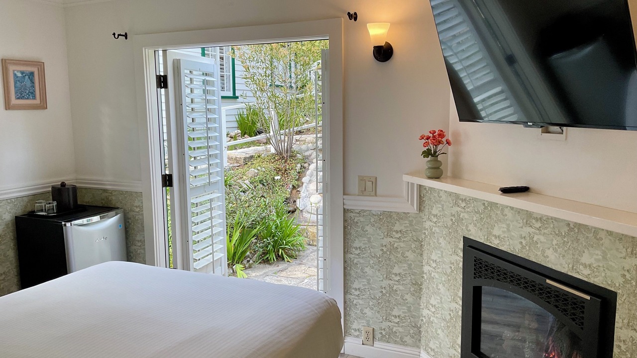 Photo of Others in Golden Rectangle