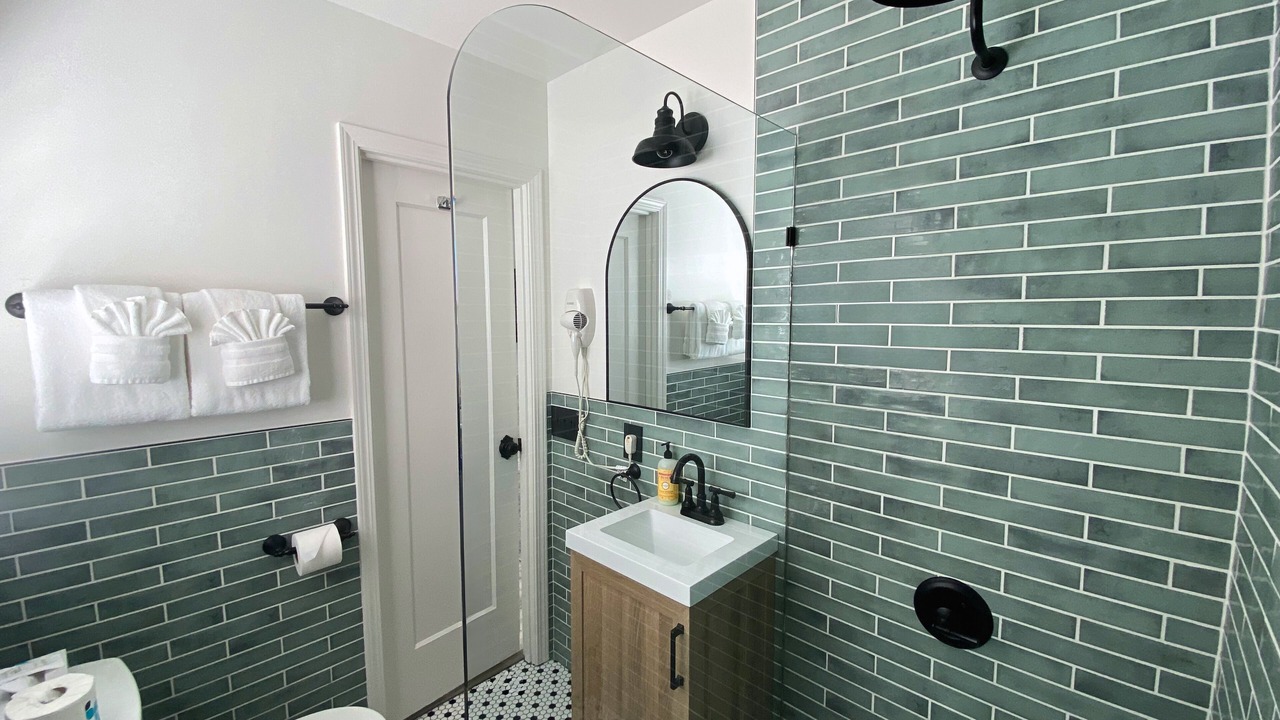 Photo of Bathroom in Golden Rectangle